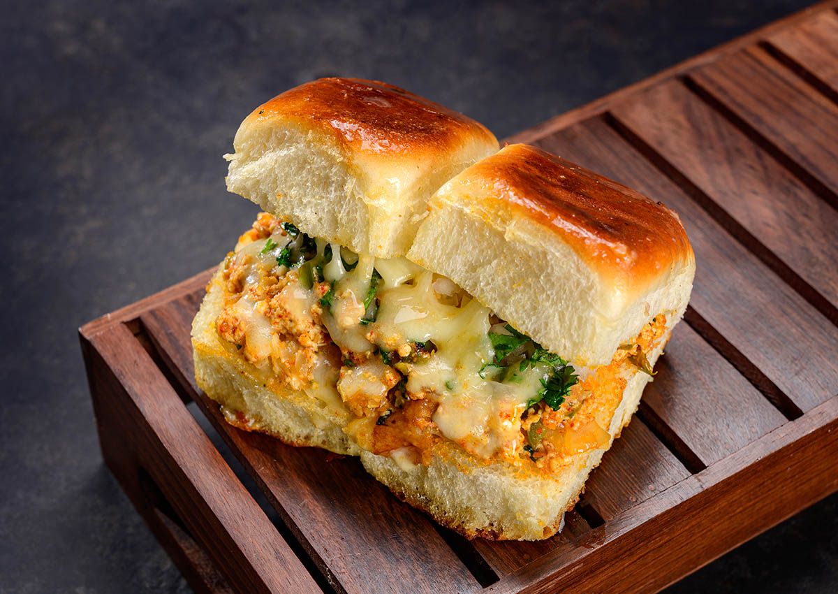 Chatpata Paneer Pataka Pav